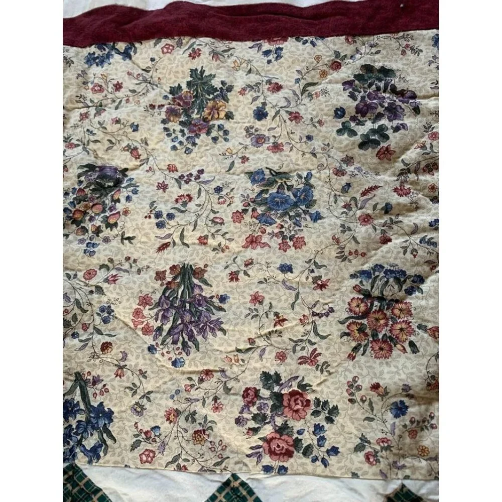 Handmade Floral Design Patchwork & Lace Quilt 76